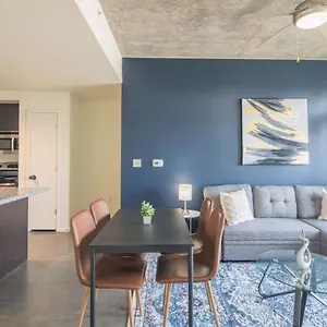 Apartment Striking 2bd - Cdt- Gym, Pool, Parking - Sleep8, Phoenix